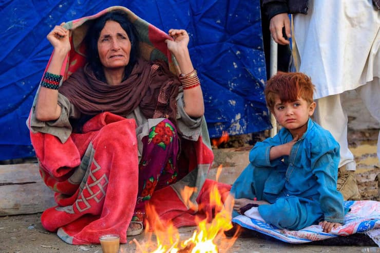תושבים בכפר גאיין במחוז פקטיקה ב אפגניסטן אחרי רעידת אדמה
