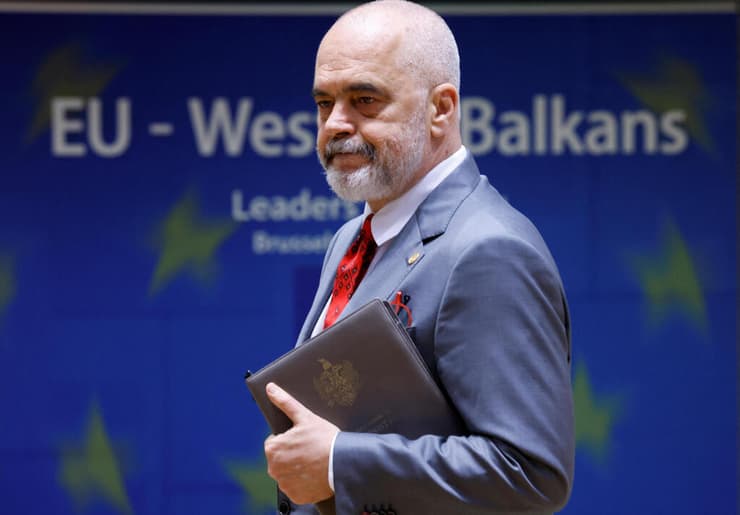 ראש ממשלת אלבניה אדי רמה בפסגה של האיחוד האירופי ב בריסל