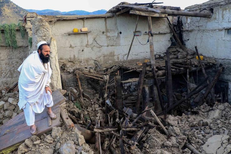 נזקי רעידת אדמה ב אפגניסטן בכפר גאיין במחוז פקטיקה