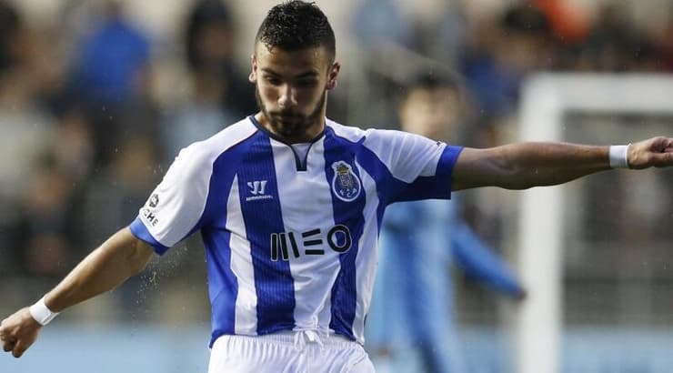 לאנדרו סילבה במדי פורטו (רויטרס) לאנדרו סילבה במדי פורטו