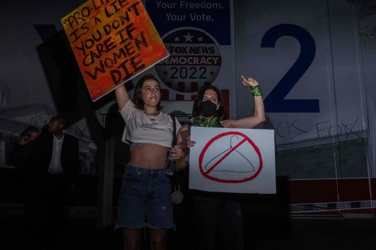 הפגנות בעקבות איסור ביצוע הפלות בארה''ב