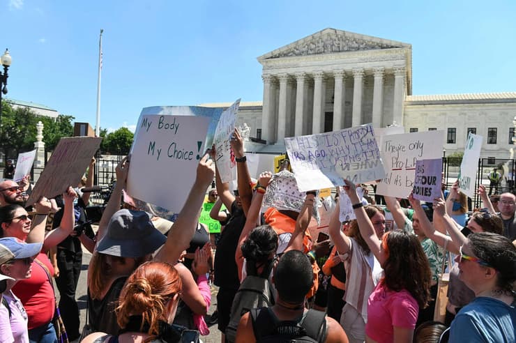 הפגנה מחוץ לבית המשפט העליון ב ארה"ב וושינגטון איסור הפלות