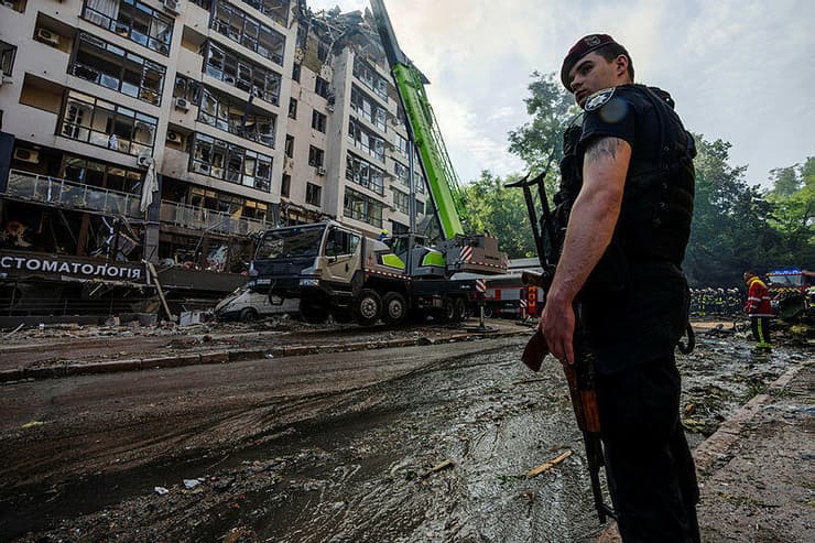 אוקראינה תקיפה באזור מגורים במרכז קייב