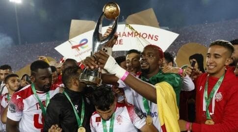 גיי אמבנזה עם ליגת האלופות של אפריקה (רויטרס) גיי אמבנזה עם ליגת האלופות של אפריקה