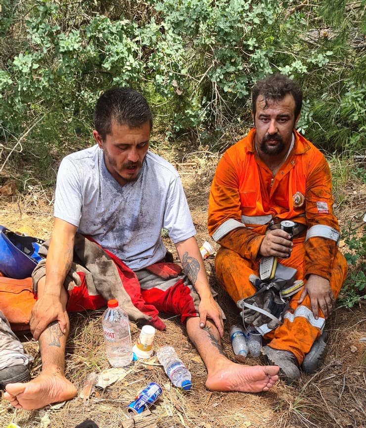 מתנדבים שלקחו חלק בכיבוי שריפת היער ב טורקיה