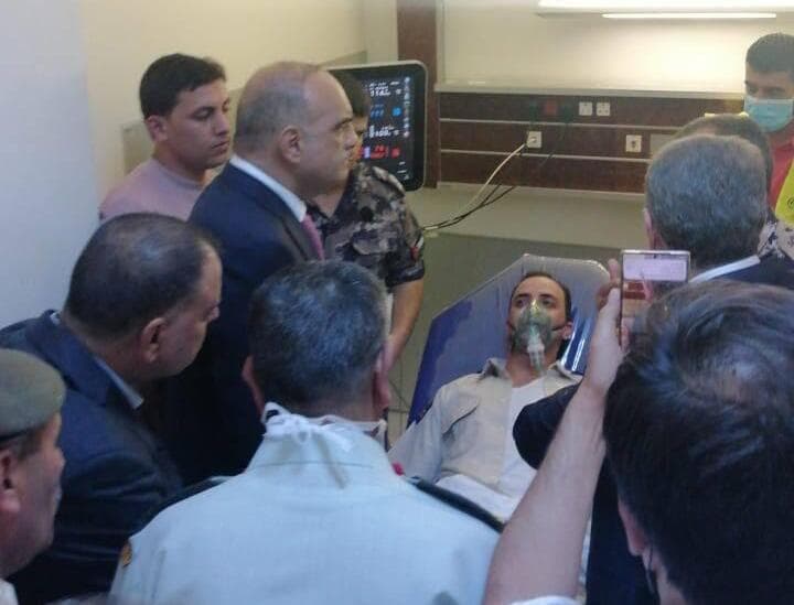 ראש ממשלת ירדן מבקר את ה נפגעים מ אירוע גז רעיל ב עקבה