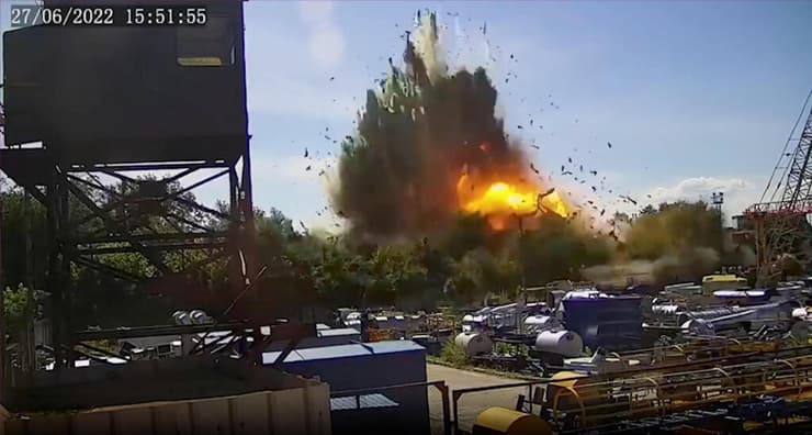אוקראינה רגע פגיעת ה טיל של רוסיה ב קרמנצ'וק אסון ב קניון