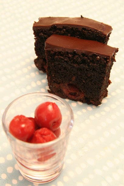 עוגת שוקולד דובדבנים, נטלי לוין