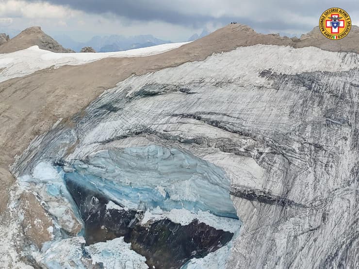 נפילה התרסקות קרחון קרחונים הרי האלפים איטליה הרים דולומיטים שישה מטיילים הרוגים נהרגו נפצעו פצועים נעדרים