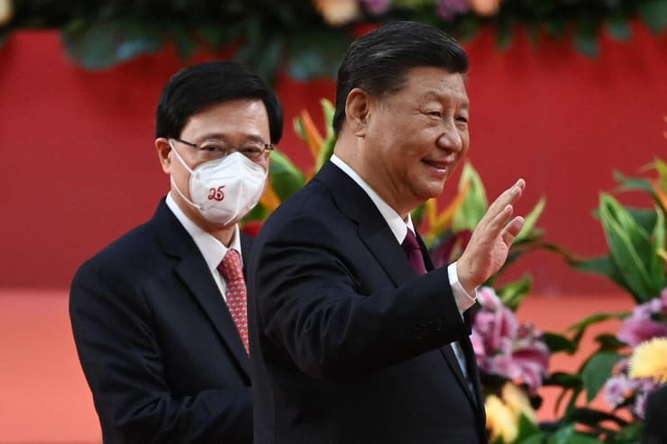 נשיא סין שי ג'ינפינג במהלך ביקורו ב הונג קונג ב-1 ביולי