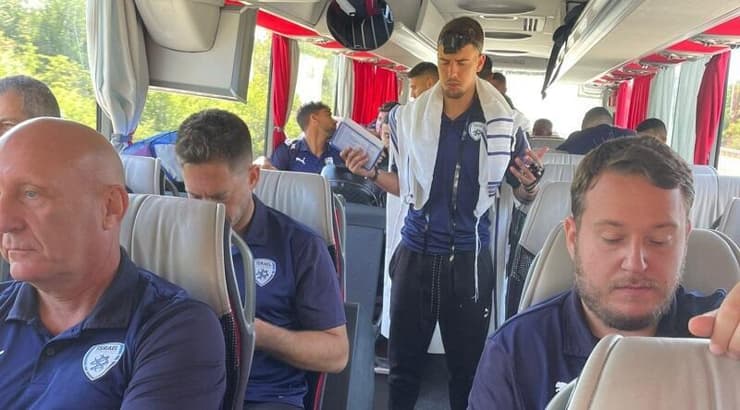 הנבחרת תנחת הערב