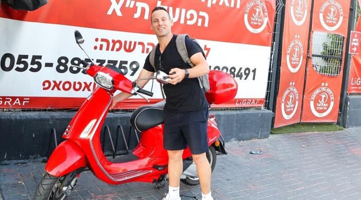 עומר בוקסנבוים (שחר גרוס) עומר בוקסנבוים