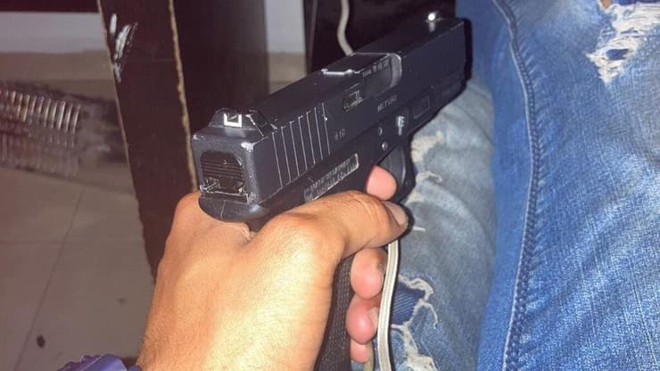 האקדח שנתפס בבית החשוד