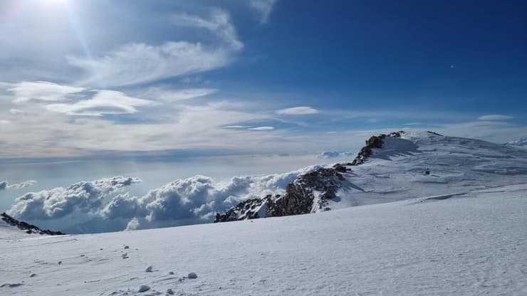 דניאל וולפסון מטפסת על הר דנאלי