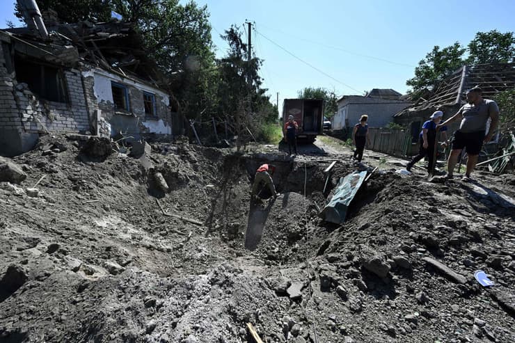 הרס עקב מתקפה ארטילרית רוסית בעיר קרמטורסק שבמזרח אוקראינה חבל דונבאס מלחמה אוקראינה רוסיה 