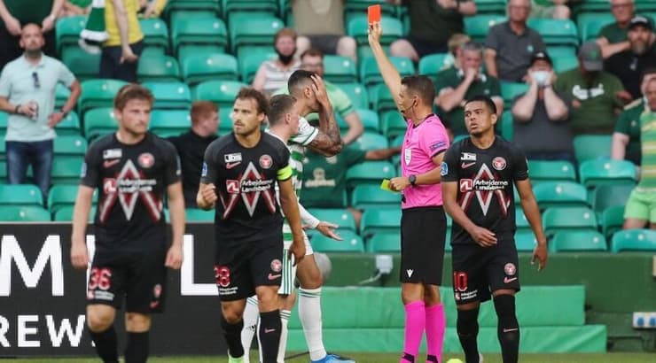 ניר ביטון רואה כרטיס אדום מול מייטלנד