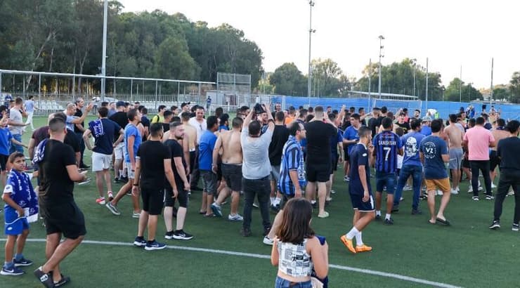 אוהדי הפועל פ"ת (שחר גרוס) אוהדי הפועל פ"ת