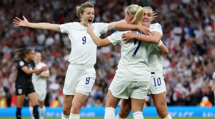 שחקניות נבחרת אנגליה חוגגות (רויטרס) שחקניות נבחרת אנגליה חוגגות