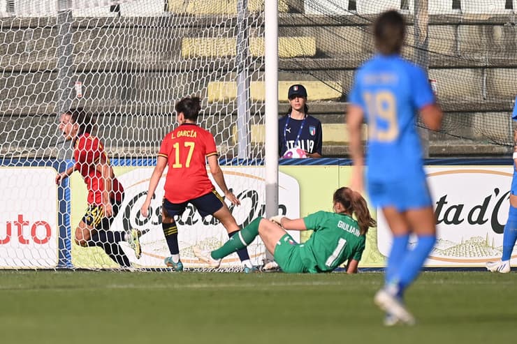 אלכסיה פוטייאס חוגגת שער במשחק ידידות מול איטליה