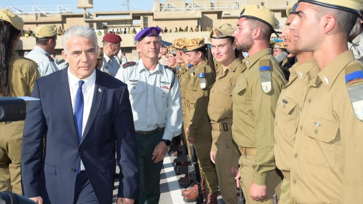 ראש הממשלה יאיר לפיד טקס סיום קורס קצינים בה"ד 1