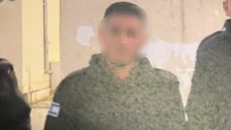 אבו אלקיעאן. הכניס את הרובה עם אמצעי הלחימה שגנב לתוך שק הבדואי מהנגב הונחה מעזה להתגייס לצה"ל כדי לקדם פעילות טרור