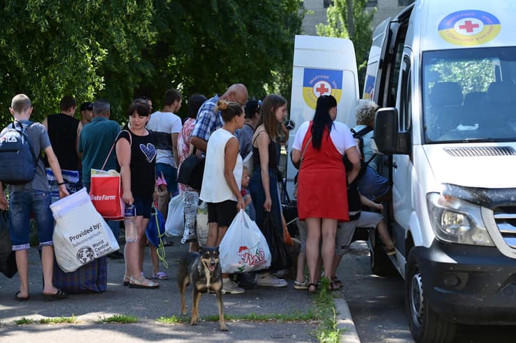 אנשים עוזבים את סלוביאנסק