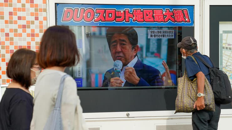 שינזו אבה ראש ממשלת יפן לשעבר נורה טלוויזיה