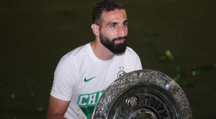 חוסה רודריגס עם צלחת האליפות