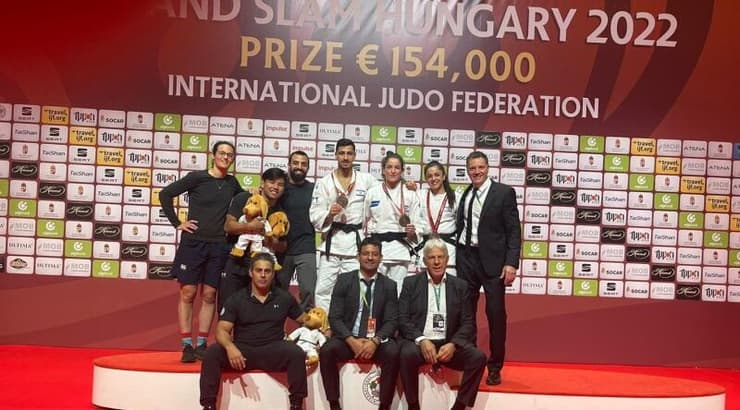 המשלחת הישראלית עם המדליות (מערכת ONE) המשלחת הישראלית עם המדליות