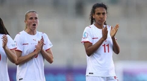 אנה-מריה קרנוגורצ’יץ’ וקומבה לואיסה סוו מנבחרת שווייץ (רויטרס) אנה-מריה קרנוגורצ’יץ’ וקומבה לואיסה סוו מנבחרת שווייץ