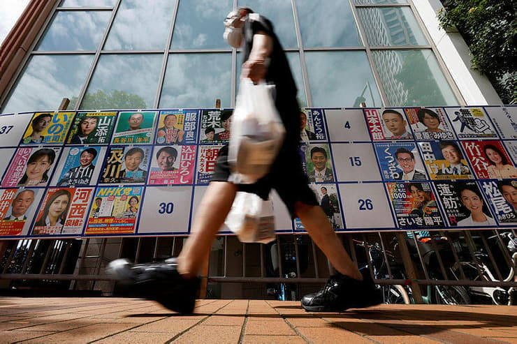 יפן בחירות אחרי רצח שינזו אבה כרזות מועמדים טוקיו