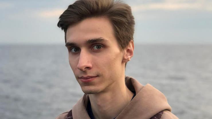 דנילה דוידוב צעיר מ רוסיה ברח מהמדינה כדי לא להתגייס