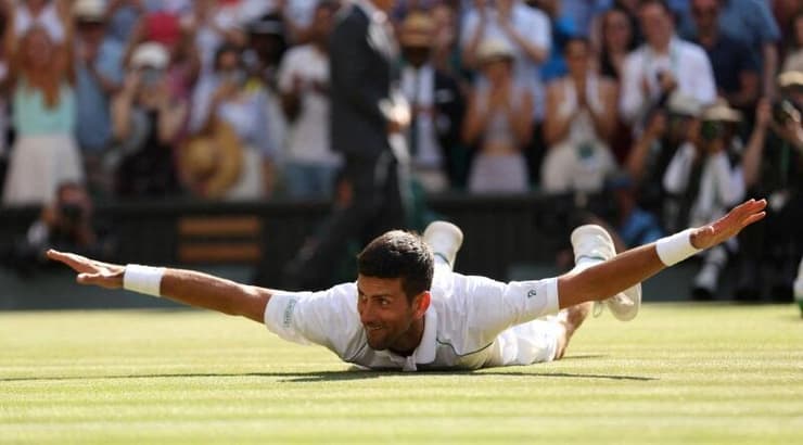 נובאק ג'וקוביץ' חוגג