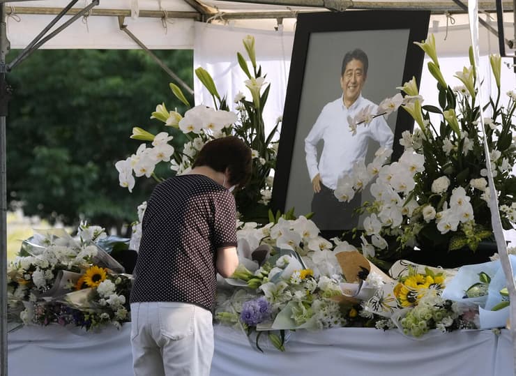 יפן טקס אשכבה ל שינזו אבה ראש הממשלה לשעבר ש נרצח מקדש זוזוג'י טוקיו