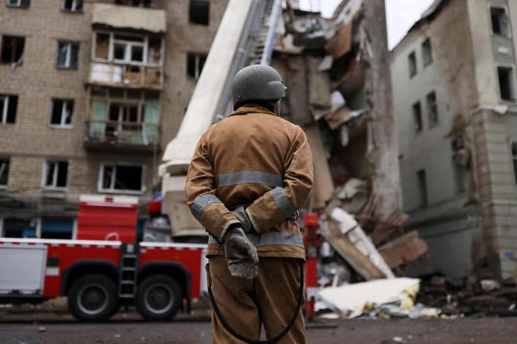 אוקראינה בניין הרוס אחרי תקיפה של רוסיה ב חרקוב