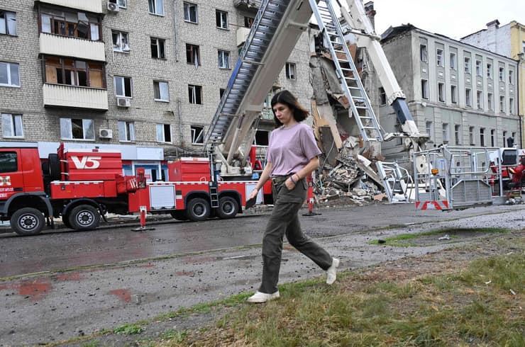 אוקראינה בניין הרוס אחרי תקיפה של רוסיה ב חרקוב