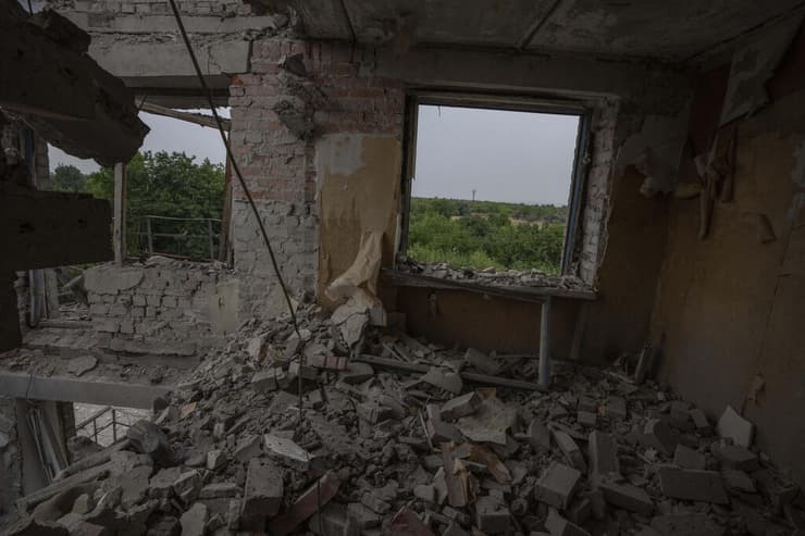 אוקראינה פינוי 19 הרוגים בניין ש נהרס ב תקיפה של רוסיה ב צ'אסיב יאר מחוז דונייצק