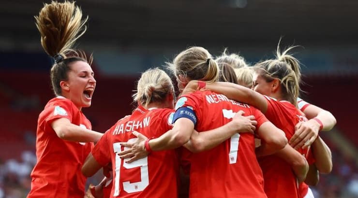 שחקניות נבחרת אוסטריה חוגגות (רויטרס) שחקניות נבחרת אוסטריה חוגגות