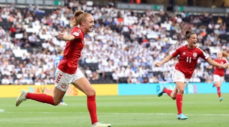 פרניל הארדר חוגגת (רויטרס) פרניל הארדר חוגגת