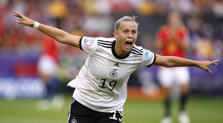 קלרה בול בטירוף (רויטרס) קלרה בול בטירוף