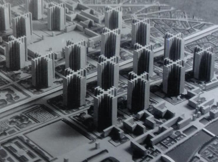 תוכניתו של לה קורבוזייה לפריז, 1925: להרוס חלק נרחב ממרכז העיר ולבנות במקום מגדלים עצומים מוקפים בפארקים