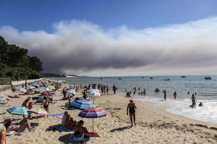 גל חום אירופה צרפת שריפה ליד דיונת החול הגבוהה באירופה