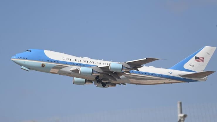 מטוס אייר פורס 1 של נשיא ארה"ב ג'ו ביידן ממריא מ נתב"ג