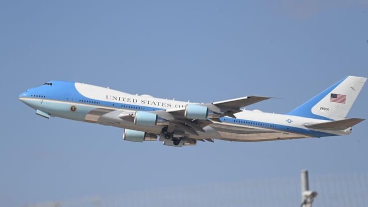 מטוס אייר פורס 1 של נשיא ארה"ב ג'ו ביידן ממריא מ נתב"ג