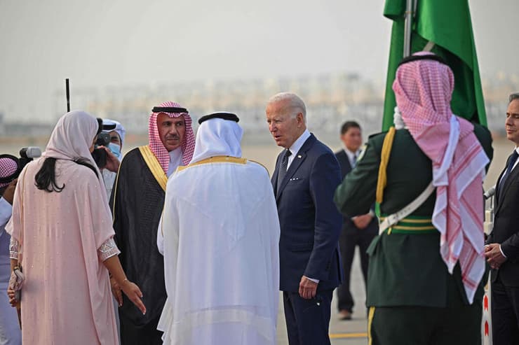 נשיא ארה"ב ג'ו ביידן נוחת בסעודיה