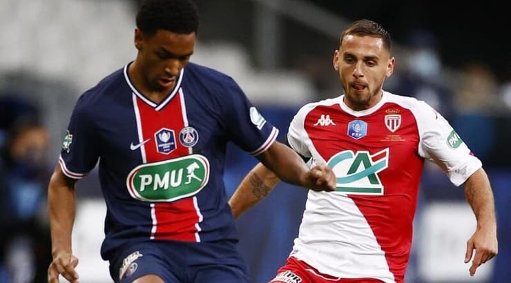 מבוקש בנאפולי. עבדו דיאלו (רויטרס) מבוקש בנאפולי. עבדו דיאלו