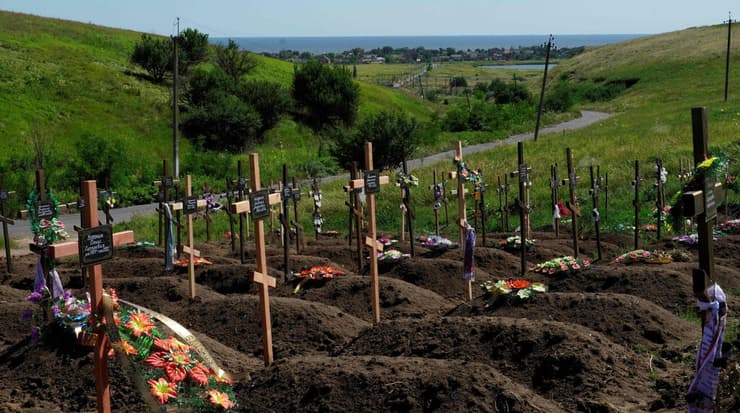 אוקראינה קברים טריים ב דונייצק