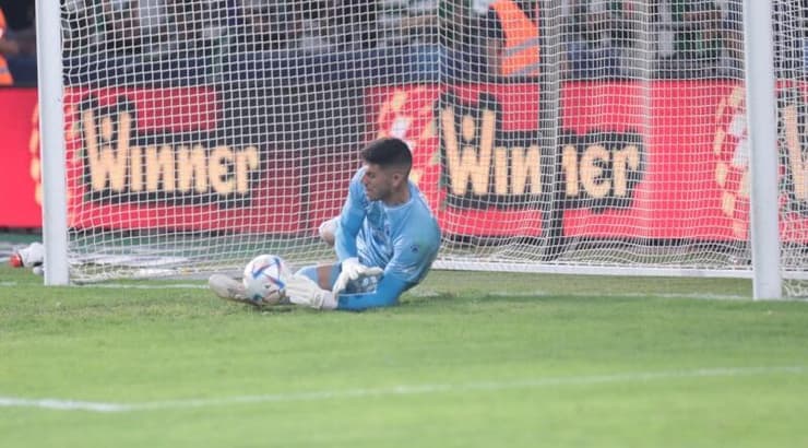 עומרי גלזר בפעולה