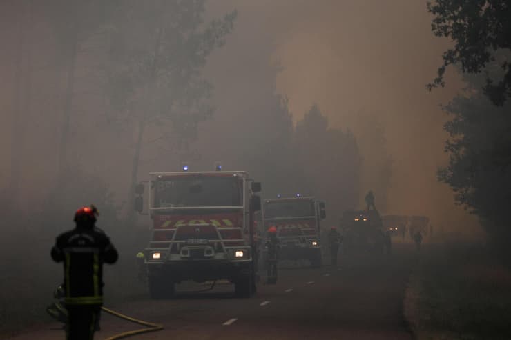 שריפה שריפות שריפת יער מחוז ז'ירונד דרום מערב צרפת גל חום ב אירופה