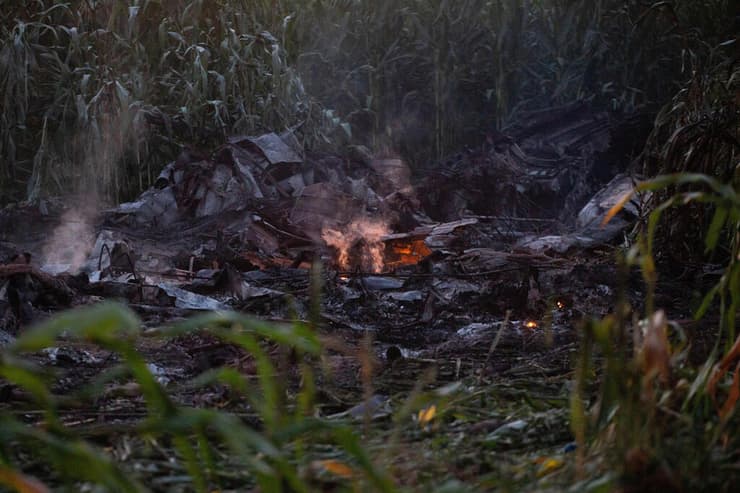 יוון התרסקות מטוס תובלה של חברה מ אוקראינה עם חומרי נפץ 8 הרוגים